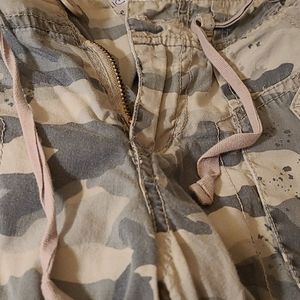 Union Bay camo cargo capris
